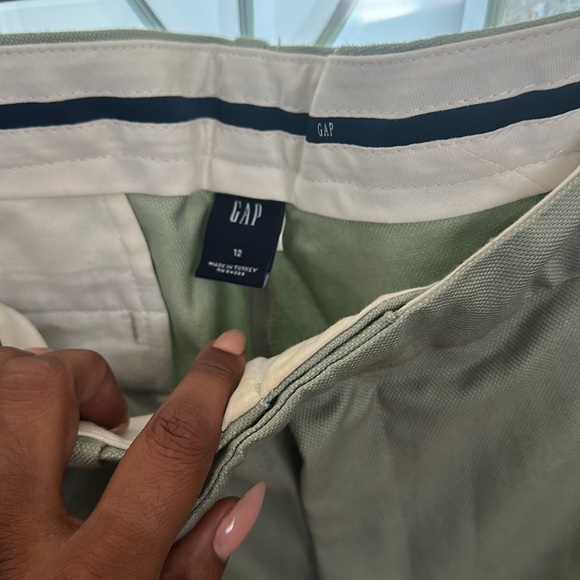 Mint green gap capris - Picture 2 of 3